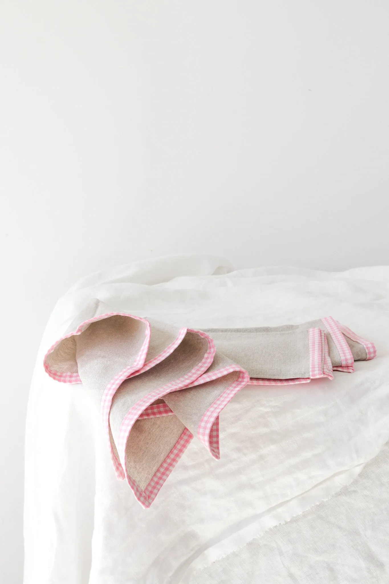 FRENCH PICNIC LINEN NAPKIN SET (PINK GINGHAM)