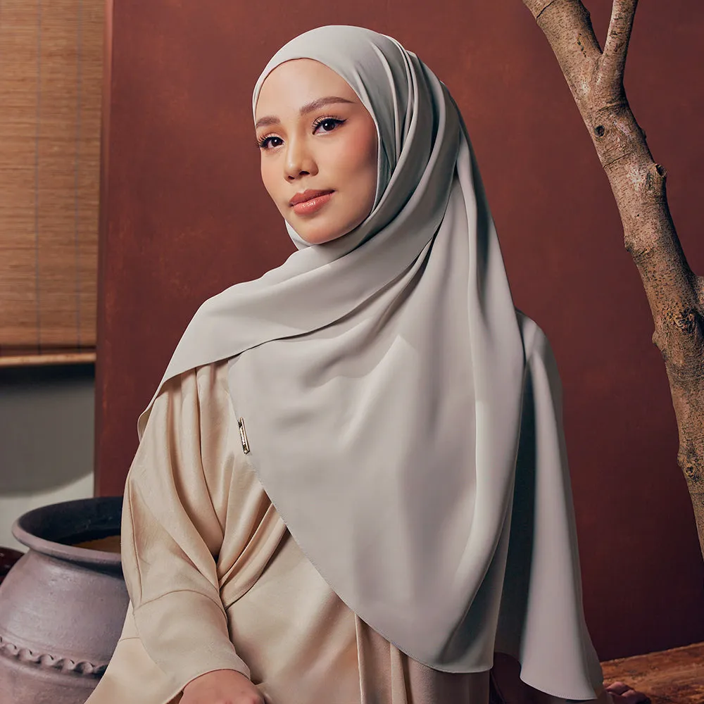Mina Khimar in Grey