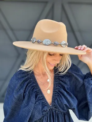 Oval Conch Chain Hat In Multi