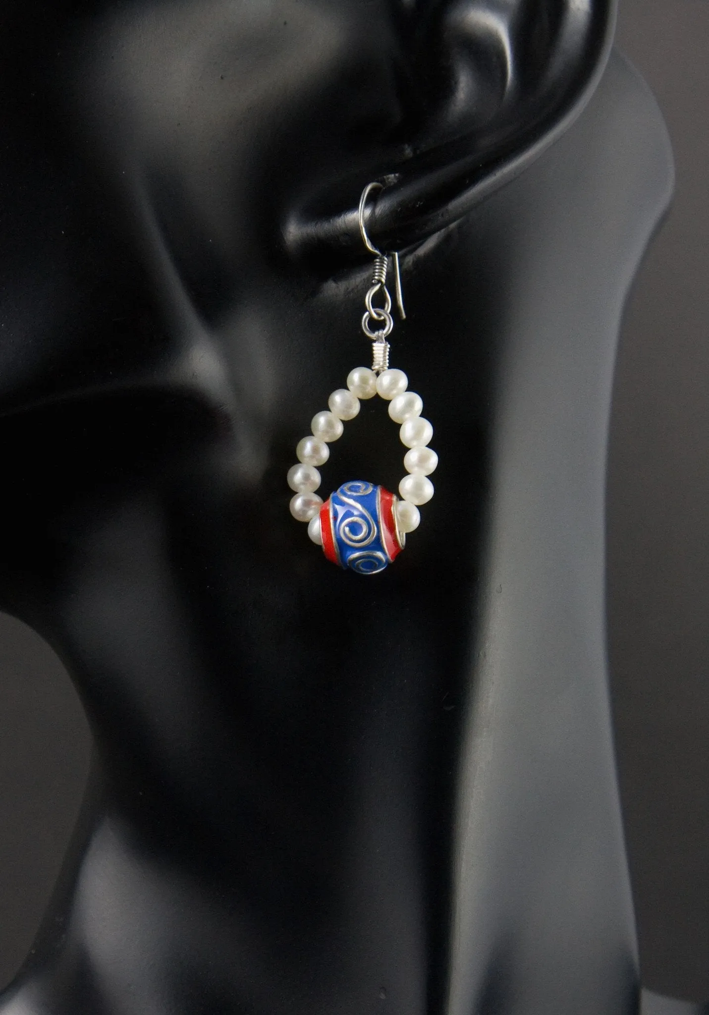 Playful, pearl loop earrings with enamel bead (available in 2 colorways)
