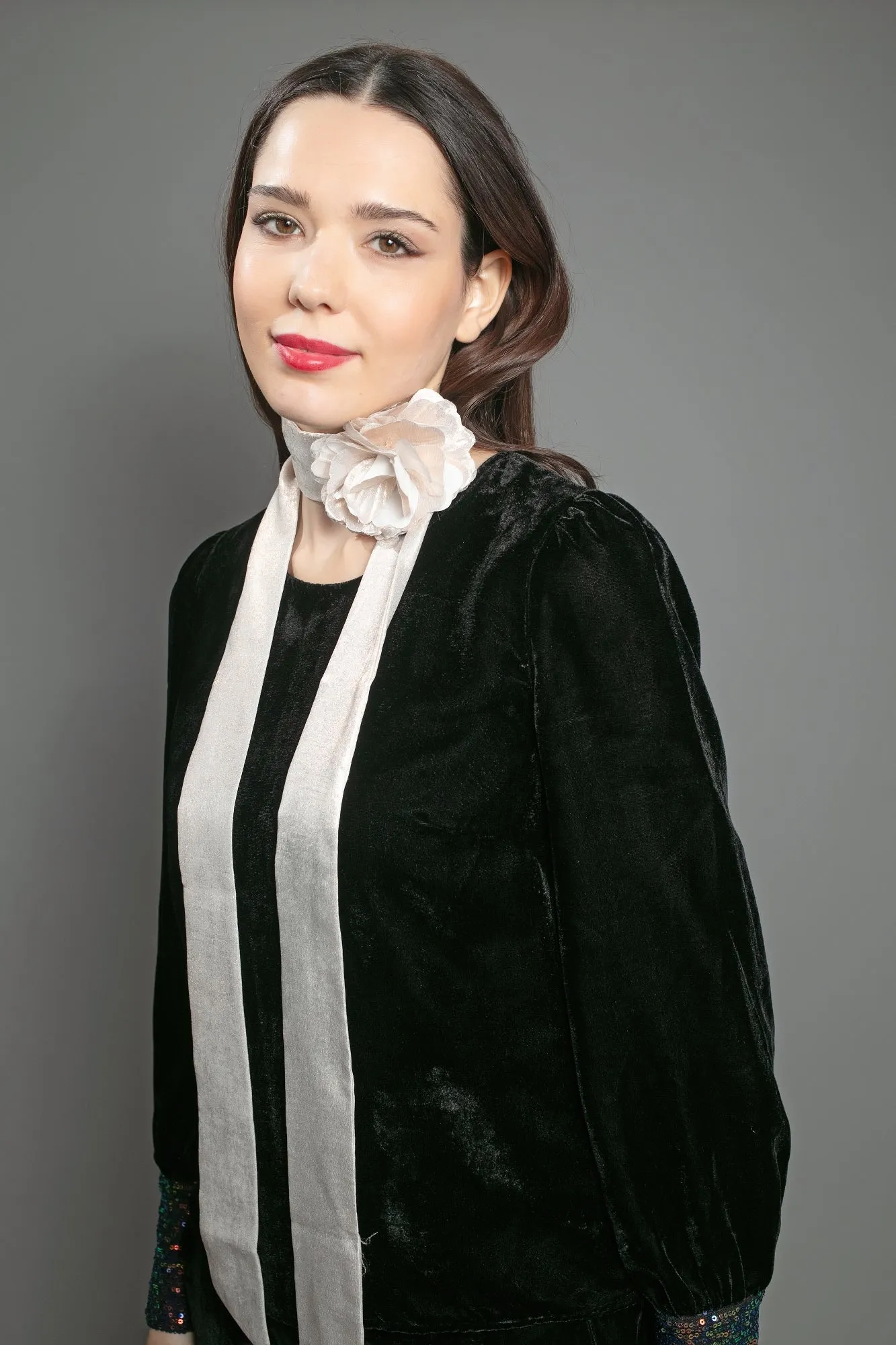 VERA CORSAGE SCARF IN CHAMPAGNE